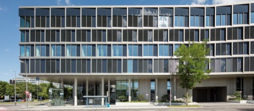 Гибридный автобусный парк в Мюнхене, больше похож на бизнес-центр Гибридный автобусный парк в Мюнхене, больше похож на бизнес-центр