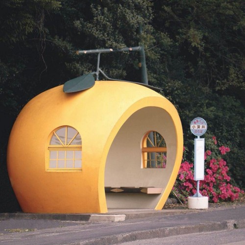 Автобусные остановки в форме фруктов Автобусные остановки в форме фруктов