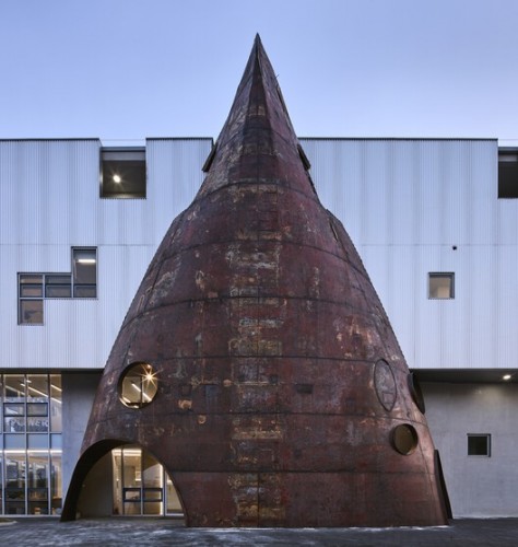 Церковь в форме Ноева ковчега, построенная из старых кораблей Церковь в форме Ноева ковчега, построенная из старых кораблей